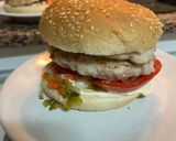 Foto del paso 3 de la receta: Doble chicken cheese burger con pepinillo