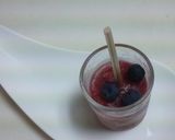 A picture of step 2 of Fresh fruit popsicle.
