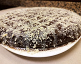 Foto del paso 8 de la receta: Bizcocho de oreo y maría hojaldrada, con cobertura de chocolate negro y blanco