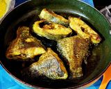 A picture of step 1 of Niramish Macher Jhol.