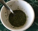 Une image de l'étape 2 de Salade de tagliatelles de courgettes et tomates olivettes sauce aux herbes.