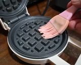Foto langkah ke 3 dari resep Banana Oat Waffle.