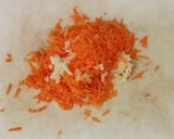 Foto langkah ke 1 dari resep Chicken Carrot Seaweed Rolls.