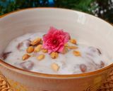 Hình bước làm 4 của món Cơm nhà có món gà và có nhiều hoa