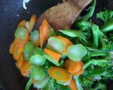 Foto langkah ke 8 dari resep Broccoli sautee with garlic butter.