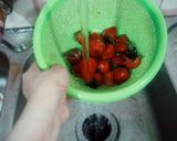 Foto langkah ke 1 dari resep Es lilin strawberry lembut.