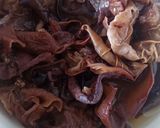 Foto langkah ke 2 dari resep Tumis Kembang Tahu dan Jamur.