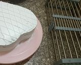 A picture of step 5 of 3 color cream cake.