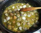 Foto del paso 9 de la receta: Almejas en salsa de perejil, ajos y jengibre fresco