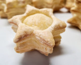 Foto del paso 4 de la receta: Estrellas de hojaldre con crema de salmón curado
