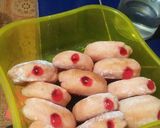 Foto langkah ke 10 dari resep Donat Bomboloni Stroberi.