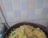 Foto langkah ke 3 dari resep Bihun Goreng Simpel.