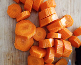 Foto del paso 1 de la receta: Bizcocho con harina de cáscara de naranja 🍊 y 🥕