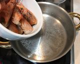 Foto del paso 1 de la receta Sopa de cabezas de gambas