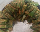 A picture of step 1 of Bharwan bhindi stuffed okra.