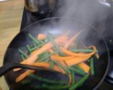 Foto del paso 6 de la receta: Lubina con verduras salteadas