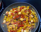 Foto del paso 4 de la receta: Pasta con pulpo, pimientos del piquillo y espinacas