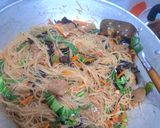 Foto langkah ke 14 dari resep Bihun Goreng Spesial.