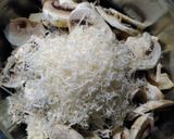 Foto del paso 2 de la receta: Ensalada rápida de Champiñón crudo con Parmesano