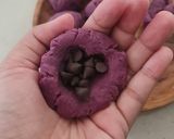 Foto langkah ke 3 dari resep Bola Ubi Ungu Isi Coklat.