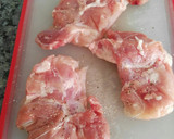 Foto del paso 2 de la receta: Contramuslos de pollo guisados en salsa