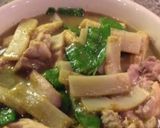 A picture of step 6 of Thai green chicken curry (gaeng kiaw wan gai).