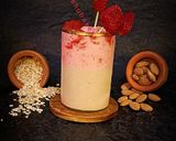 A picture of step 4 of Oats,Almonds and Strawberry smoothie.