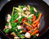 รูปขั้นตอนการทำที่ 4 ของ ไก่ผัดขี้เมา