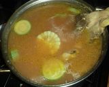 Foto del paso 3 de la receta: Caldo de huesos de pollo