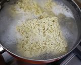 صورة لخطوة 1 من وصفة نودلز بالجبن والطماطم🍜💗