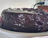 Foto langkah ke 8 dari resep Moist Chocolate Cake Ekonomis.