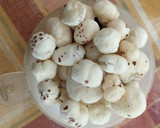 A picture of step 1 of Dates and fox nut pudding.