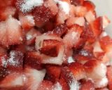 Foto del paso 2 de la receta: Frutilla con azúcar y algo más