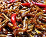 Hình bước làm 2 của món Khô Cá Cơm Kho Tiêu