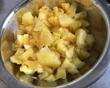 Une image de l'étape 3 de Salade d ananas extra sweet aux cranberries fraîches et citron caviar.