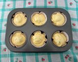 A picture of step 3 of Easter Cupcakes.