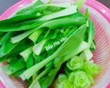 Hình bước làm 1 của món Cải thìa sốt nấm đông cô và sườn gà chay