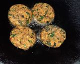 A picture of step 6 of Oats tikki with leafy vegetables.