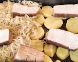 Szalonnás -savanyú káposztás krumpli recept fázis 2 fotója