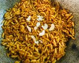 A picture of step 2 of Bhaji pav puffed rice.