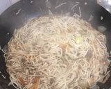 Foto del paso 5 de la receta: Chow Mein de Carne Molida Frita y Caldo de Gallina & Vegetales