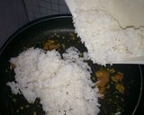 Foto langkah ke 3 dari resep Nasi goreng kunyit.