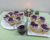 A picture of step 4 of Fruits creamy with pineapple jelly and black currant sauce.