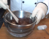Foto del paso 3 de la receta: Huevos de Pascua de chocolate sin azúcar