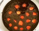 A picture of step 4 of Strawberry chocolate cake.