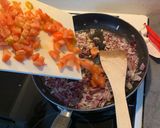 A picture of step 2 of Scrambles fried eggs.