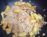 รูปขั้นตอนการทำที่ 2 ของ บะหมี่ผัด,ไข่เจียว,ข้าวโพดอ่อนคีโต