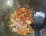 Foto langkah ke 4 dari resep Tumis Oyong Bakso Bihun.