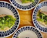 Foto del paso 3 de la receta: Piadina de aguacate y salmón