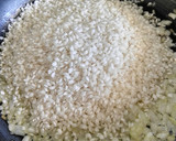 Foto del paso 4 de la receta: Risotto de habas y espárragos